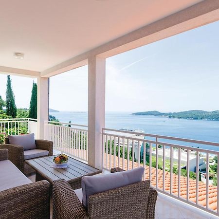 3 Bedroom Beautiful Apartment In Orasac Exterior foto