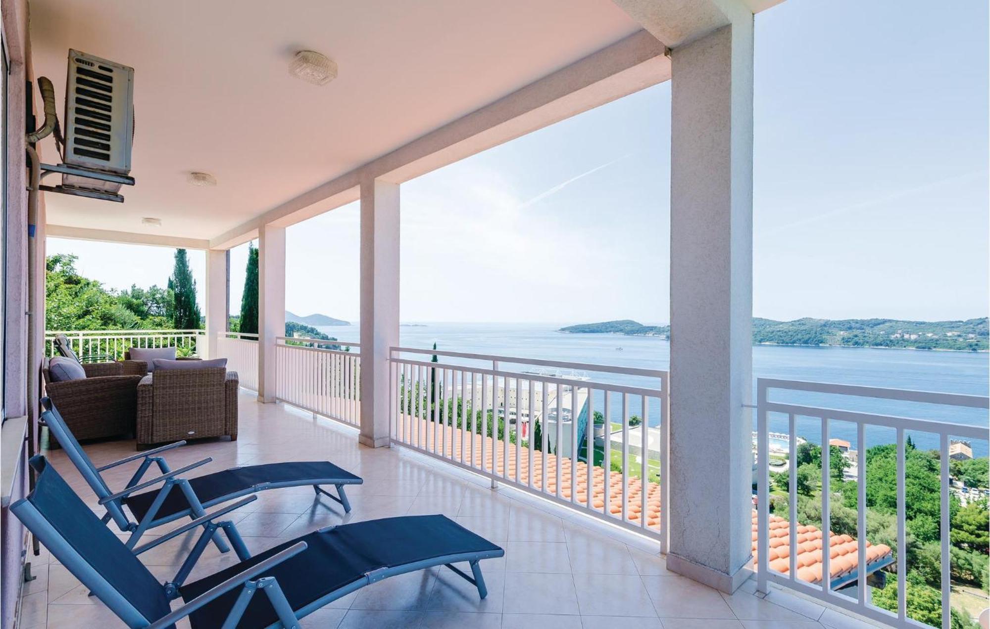 3 Bedroom Beautiful Apartment In Orasac Exterior foto