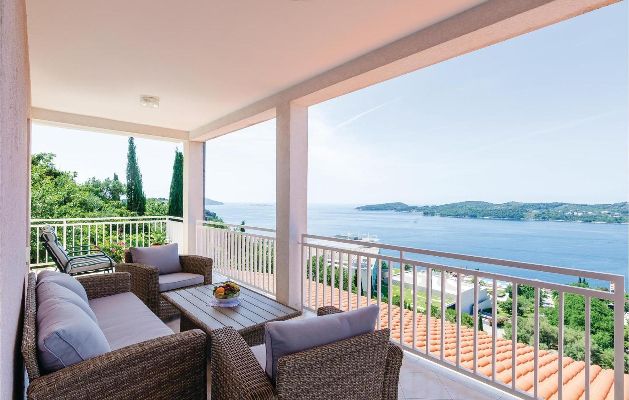 3 Bedroom Beautiful Apartment In Orasac Exterior foto